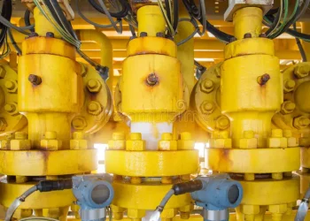 production-choke-valve-ice-piping-due-to-high-pressure-drop-inside-pipe-high-percent-carbon-dioxide-natural-gas-155642906